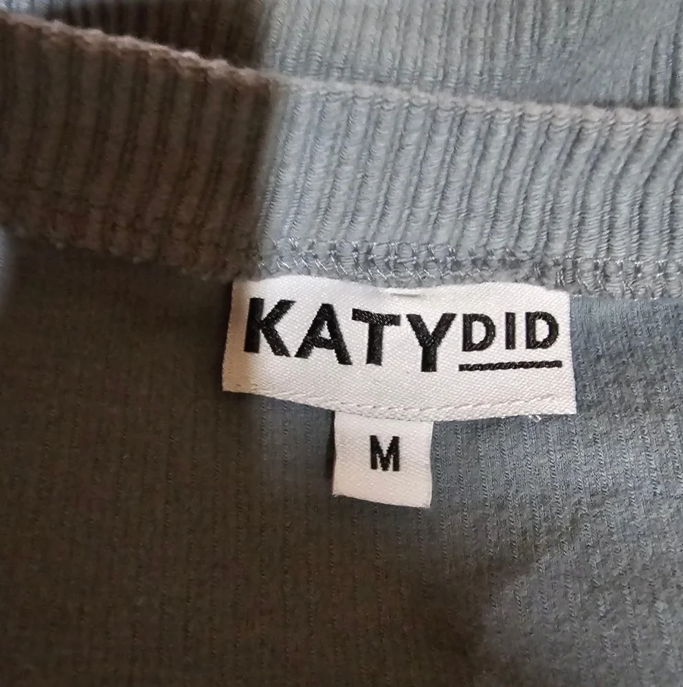 Women's Over Sized Feeling Festive‎ Gray Holiday Sweater Size Medium